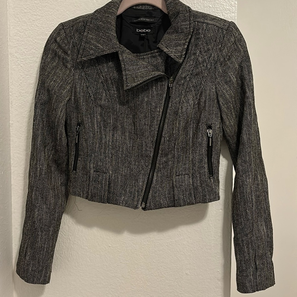 BEBE cropped jacket with zipper, small black and white stripes, warm